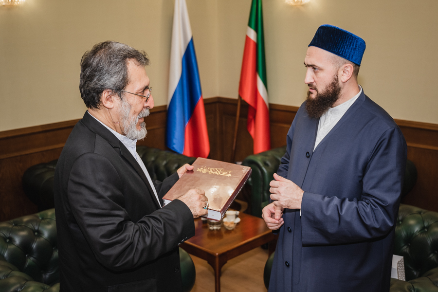 Муфтий встретился в ДУМ РТ с представителем иранского университета Аль Мустафа Расулом Абдоллахи