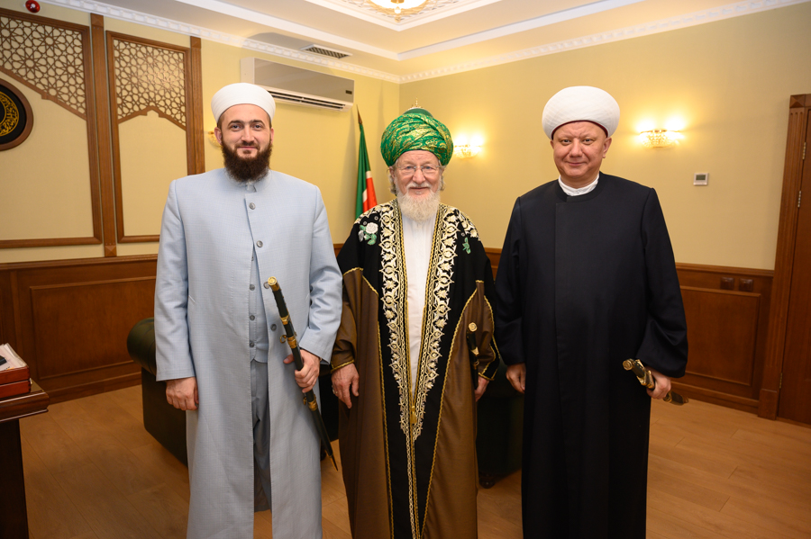 В ДУМ РТ состоялась встреча трех муфтиев: Талгата Таджутдина, Альбира Крганова и Камиля Самигуллина