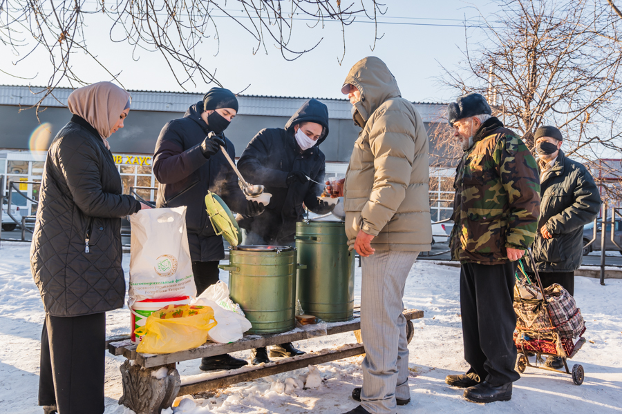 БФ “Закят" ДУМ РТ возобновил горячие обеды для бездомных и нуждающихся