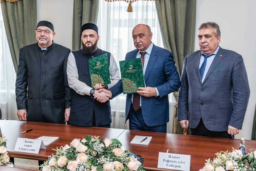 Муфтий Татарстана  и ректор КФУ подписали Меморандум о сотрудничестве