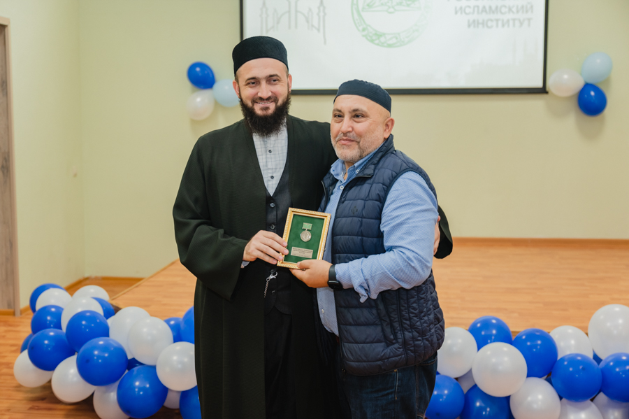 Муфтий Татарстана наградил сотрудников и преподавателей РИИ в честь 25-летия вуза