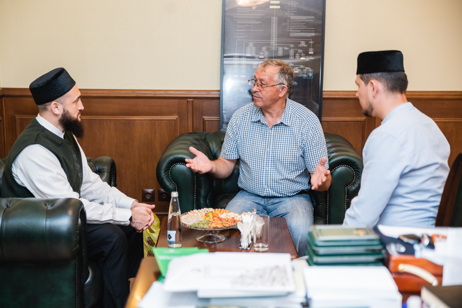Муфтий Татарстана встретился с руководством татарской мечети «Ихлас» г. Уфы