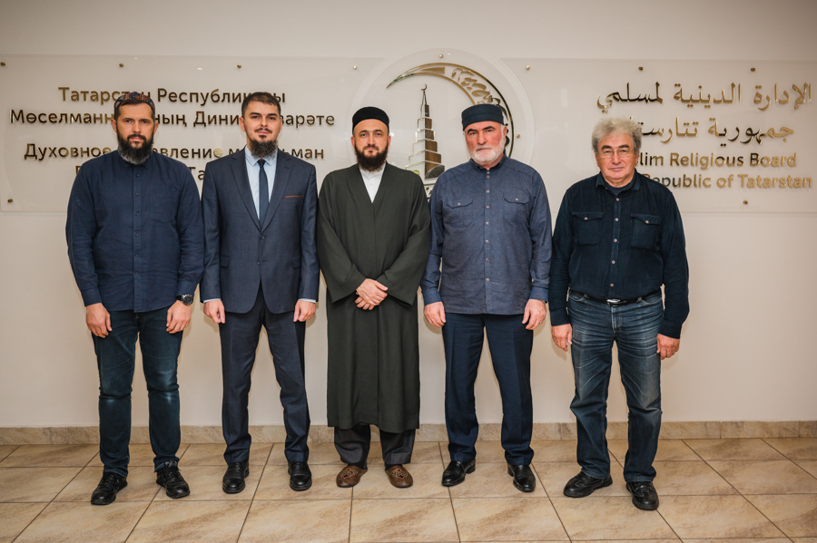 Муфтий Татарстана встретился с шариатскими экспертами в области исламских финансов России