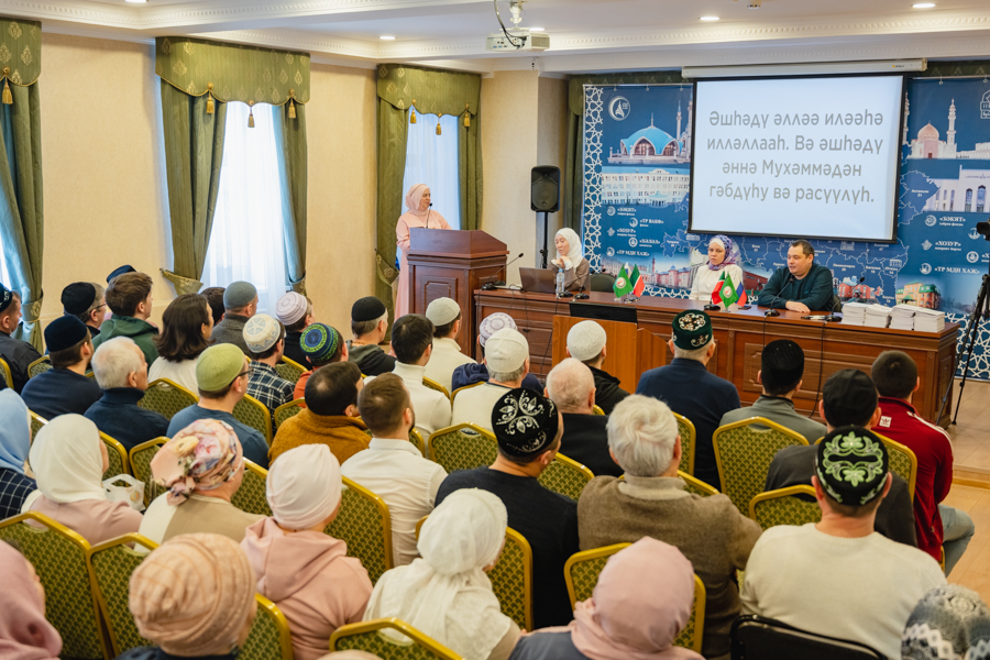 В преддверии Рамадана учиться намазу и основам ислама в «Школу одного дня» в ДУМ РТ пришли около 200 человек