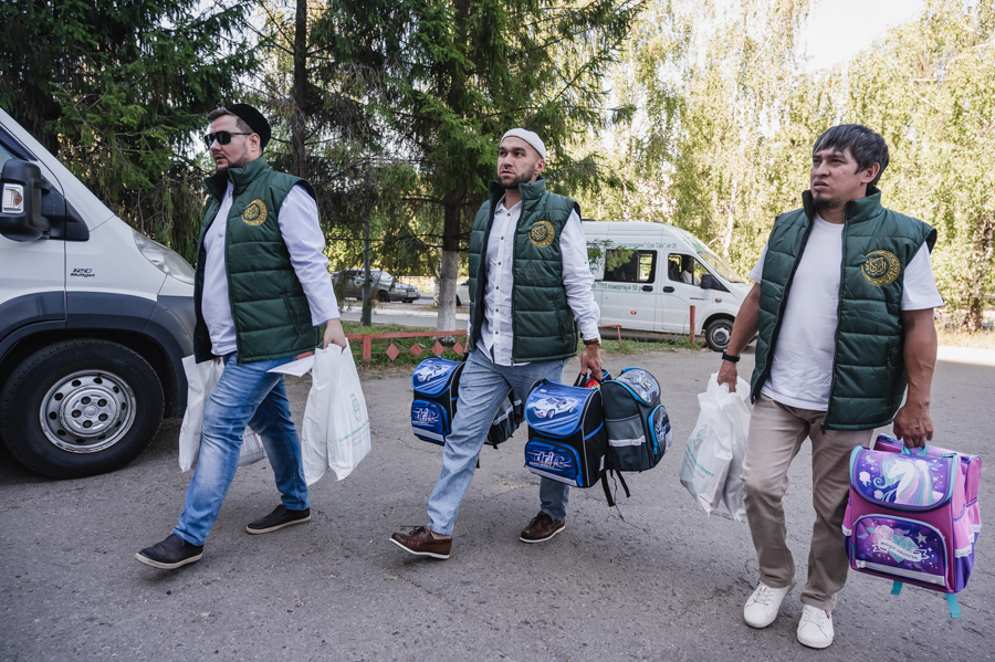 Фонд «Закят» ДУМ РТ обеспечил детей беженцев из Донецка и Луганска школьными принадлежностями 
