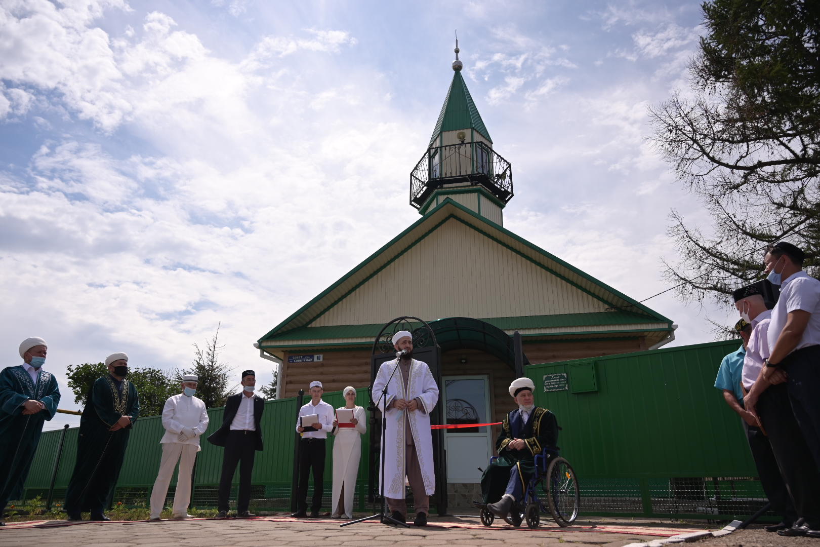 Муфтий открыл в Ютазах мечеть, восстановленную после пожара силами татарстанцев со всей республики