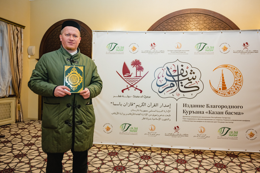 ДУМ РТ продолжает передавать обновленный «Казан басмасы» в мечети, мухтасибаты и образовательные учреждения