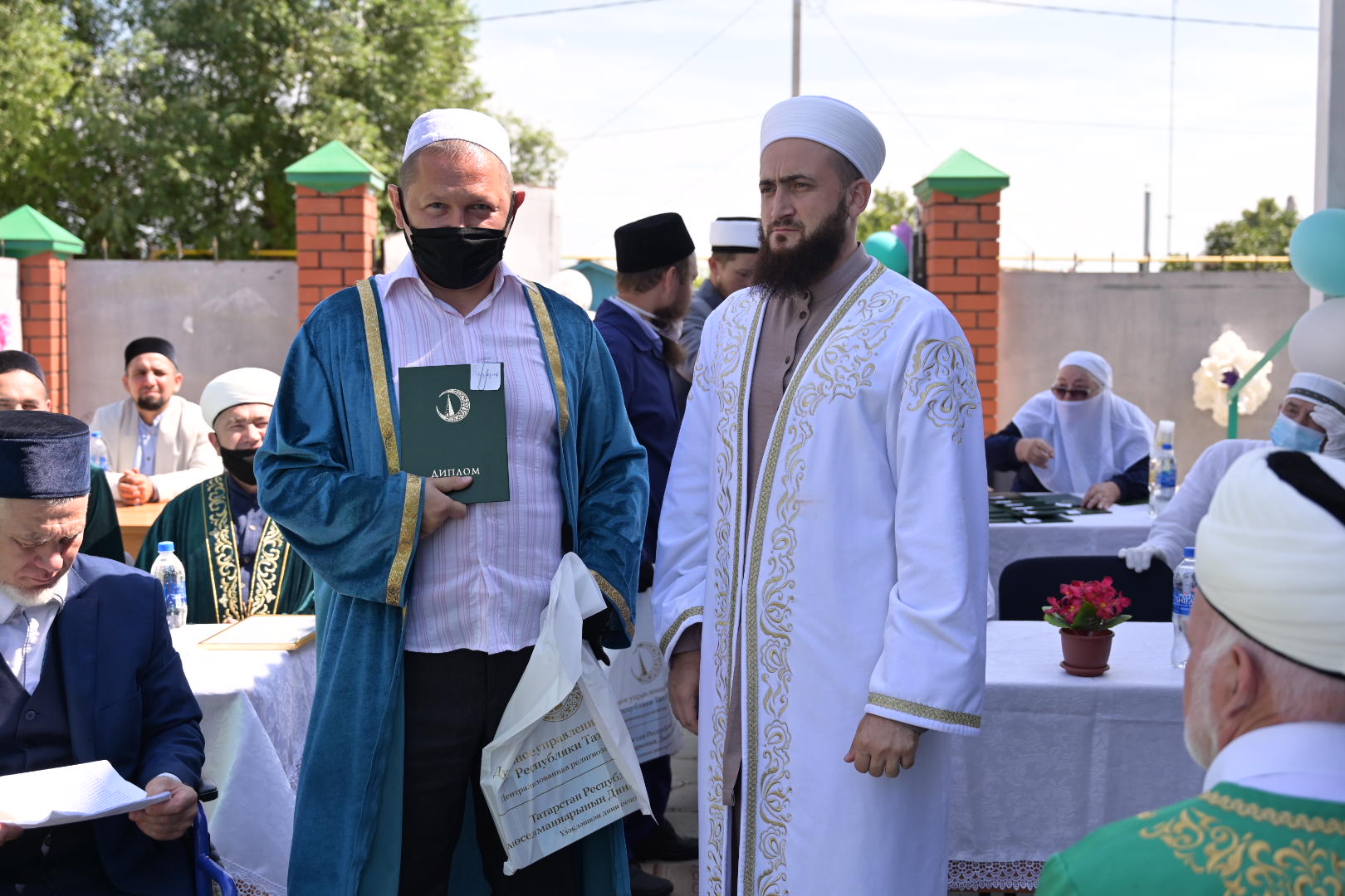 Муфтий вручил дипломы 35 выпускникам медресе “Фанис”