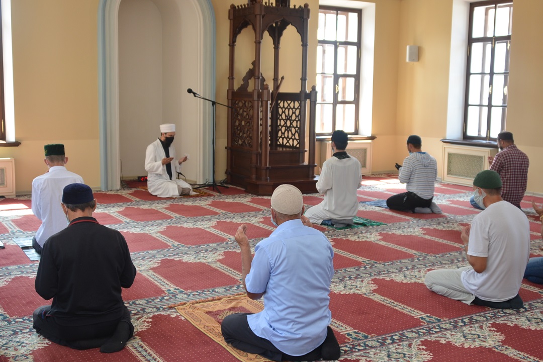 В мечетях Татарстана совершили коллективную молитву за пострадавших при взрыве в Бейруте