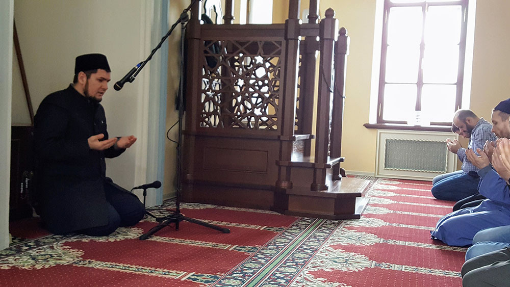 Сегодня в Галеевской мечети Казани совершили дуа за жертв трагедии в Кемерово