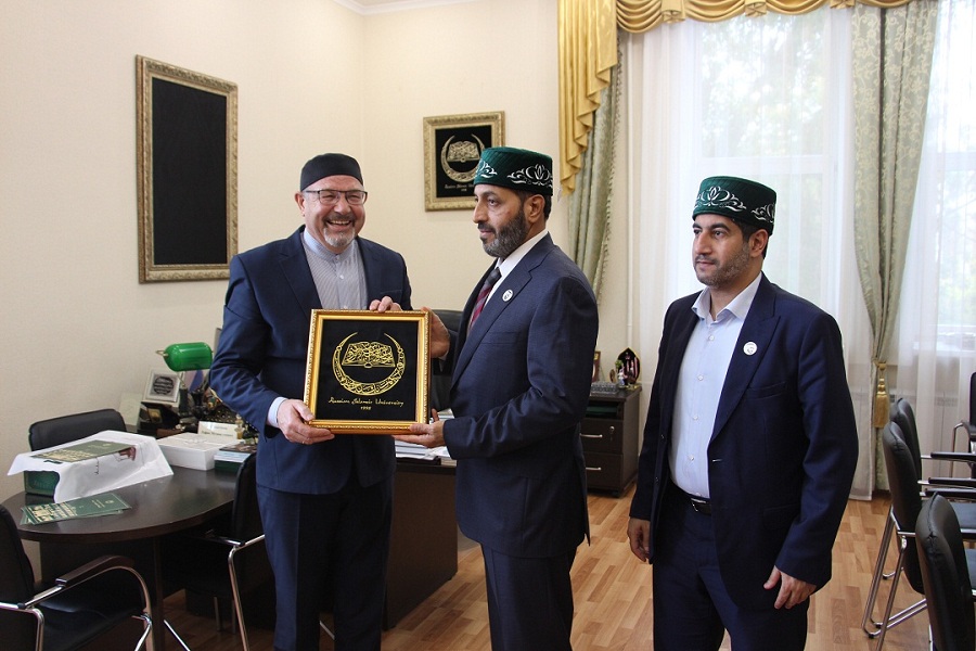 Глава Управления по исламским делам и пожертвованиям ОАЭ посетил РИИ