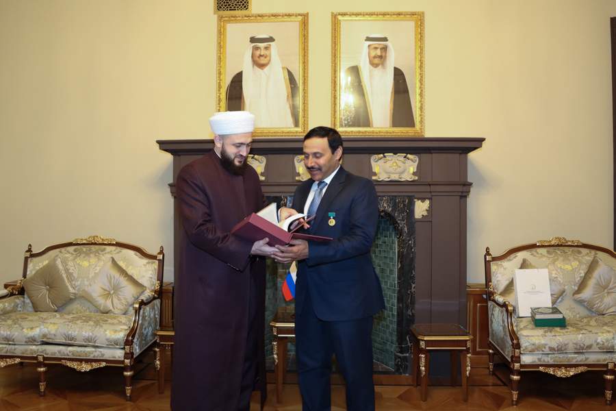 Муфтий встретился в Москве с послом государства Катар в России