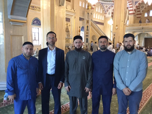 Муфтий РТ совершил пятничный намаз в грозненской мечети «Сердце Чечни»