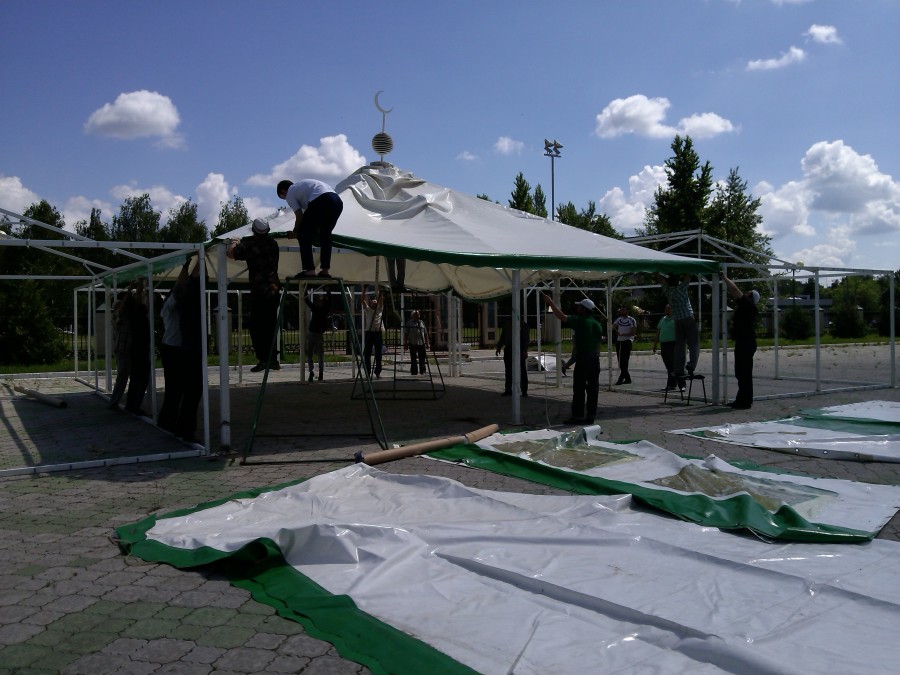 Мусульмане Нижнекамска устанавливают шатры для проведения ифтаров