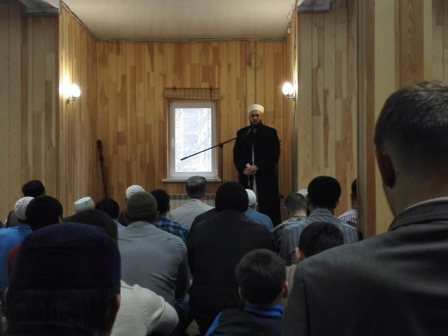 Сегодня муфтий РТ Камиль хазрат Самигуллин провел пятничную проповедь для прихожан мечети «Гадель»