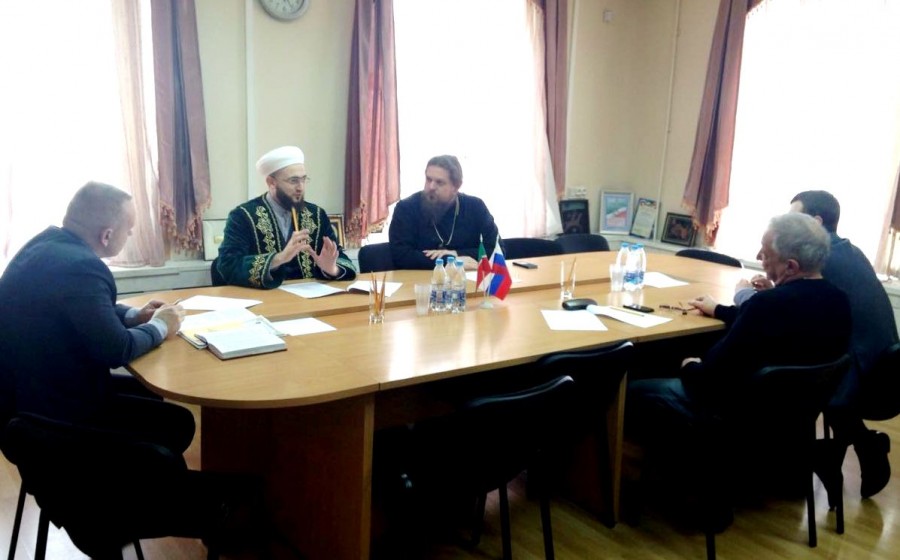 Камиль хазрат Самигуллин принял участие в работе заседания комиссии по межэтническим и межконфессиональным отношениям Общественной палаты РТ
