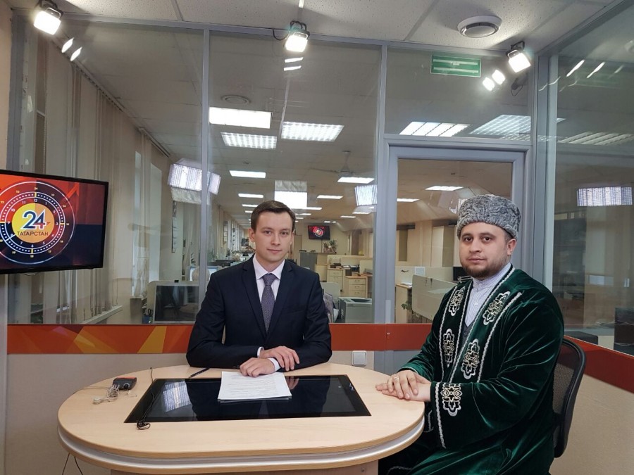 Рустам хазрат Хайруллин стал гостем программы «Главные новости» на телеканале «Татарстан-24»