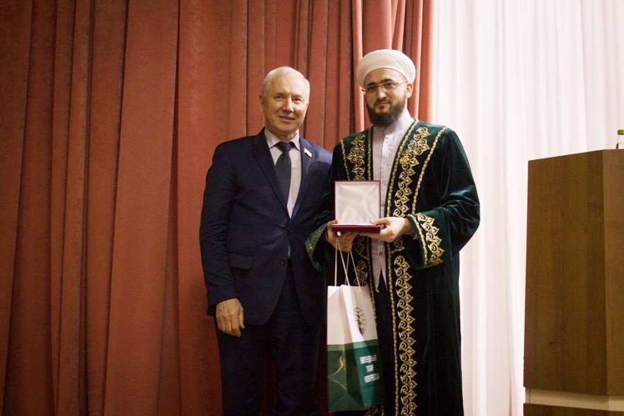 Камилю хазрату Самигуллину вручена медаль "За большие заслуги перед татарским народом"