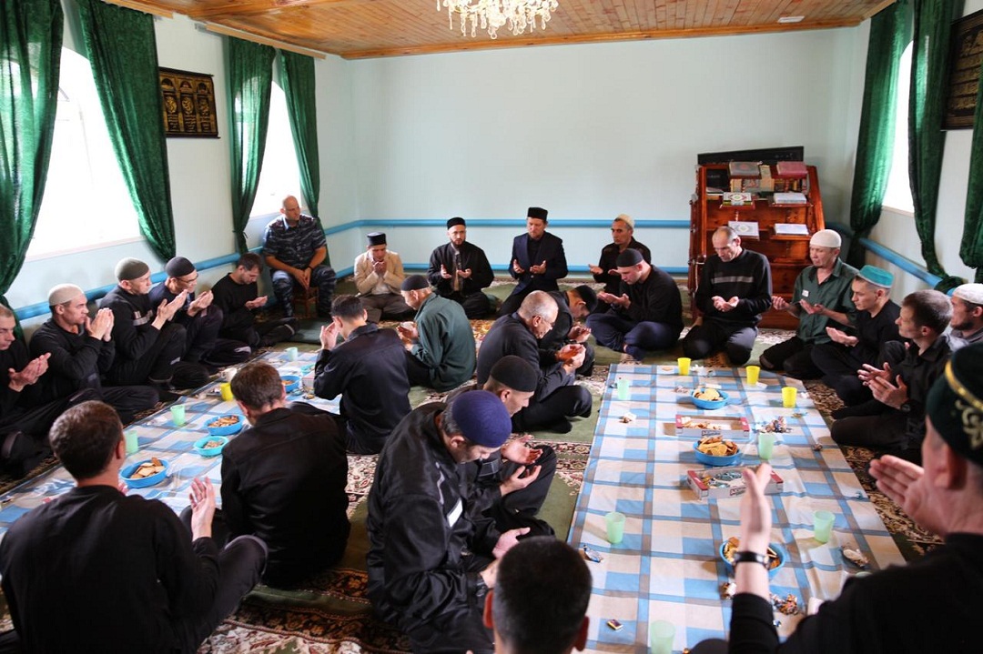 Муфтий Татарстана посетил верующих заключенных  ИК-8 г.Альметьевска