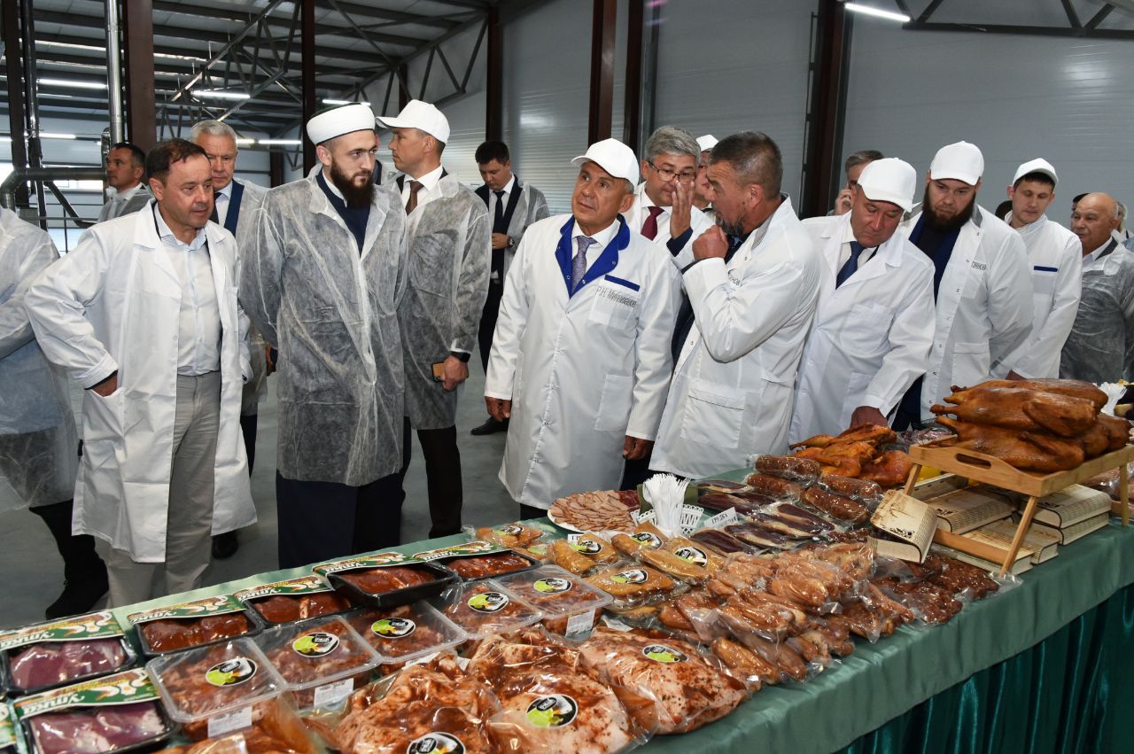 Президент РТ посетил мясоперерабатывающий комплекс, сертифицированный Комитетом по стандарту халяль ДУМ РТ