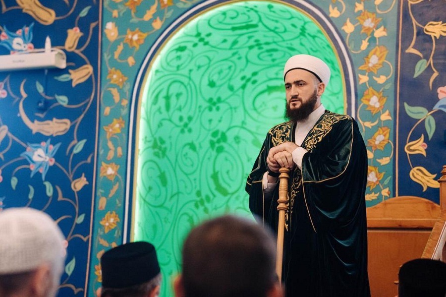 Муфтий Татарстана возглавил пятничный намаз в уфимской мечети «Ихлас»