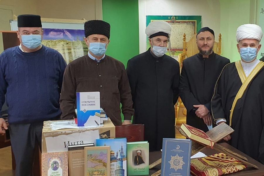 Муфтият Татарстана передал в дар татарские переводы смыслов Куръана мусульманам Коми