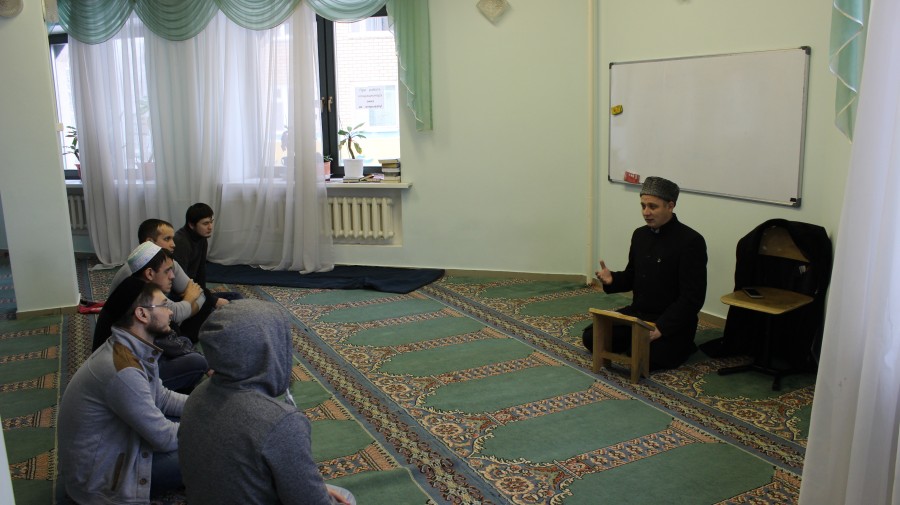 В мечети «Энилэр» прошел первый урок хаджа и умры для всех желающих