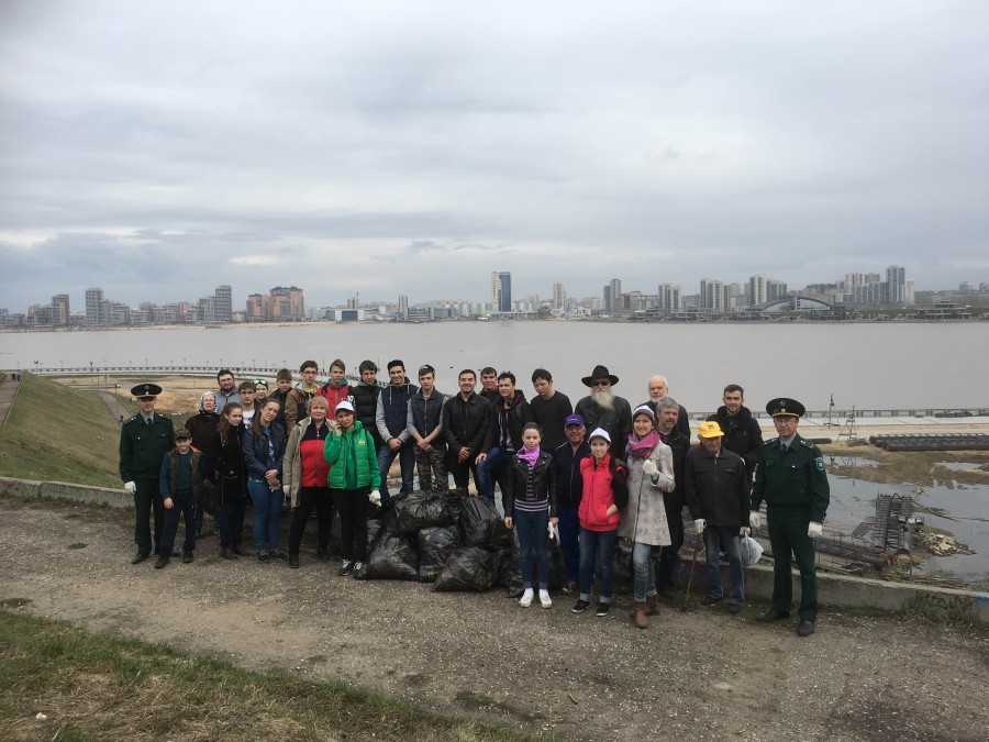 Экологи, активисты и представители различных религиозных конфессий вышли на очистку территории НКЦ «Казань»