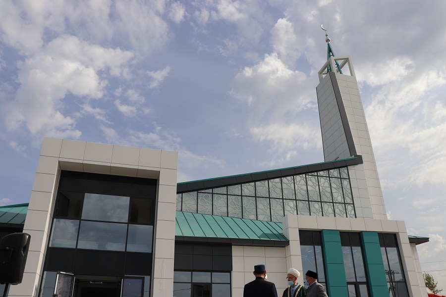 В Набережных Челнах сегодня открылась новая мечеть «Чаллы Яр» — в стиле high-tech