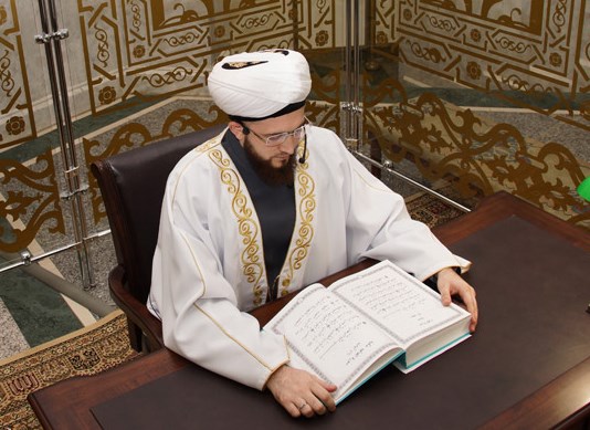 В мечети Кул Шариф начали непрерывное чтение Корана
