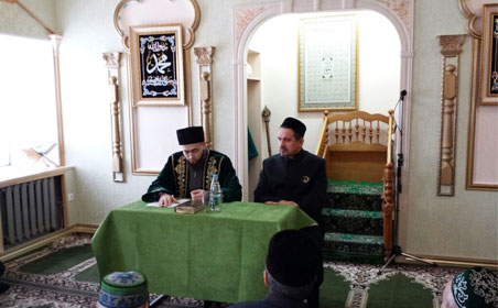 Муфтий Татарстана научил шакирдов правильному выполнению религиозных обрядов