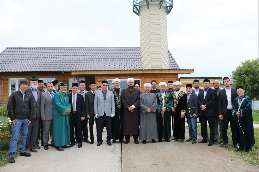 Муфтий посетил открытие двух мечетей в Нижнекамском мухтасибате