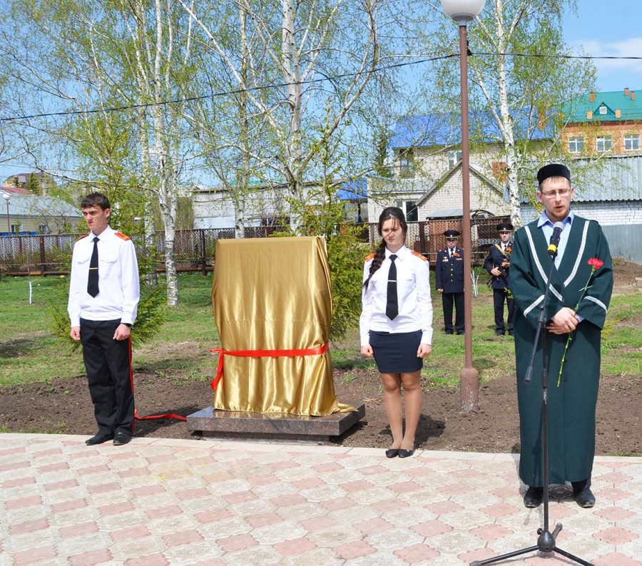 В Черемшане состоялось открытие мемориальной доски