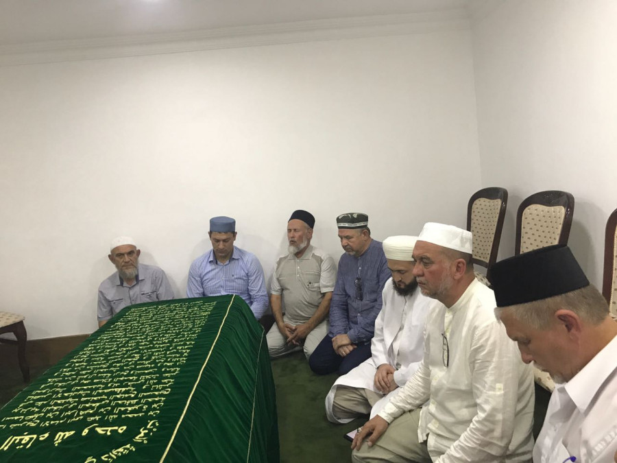 Муфтий РТ в Узбекистане: на могилах выдающихся мусульманских ученых совершены молитвы