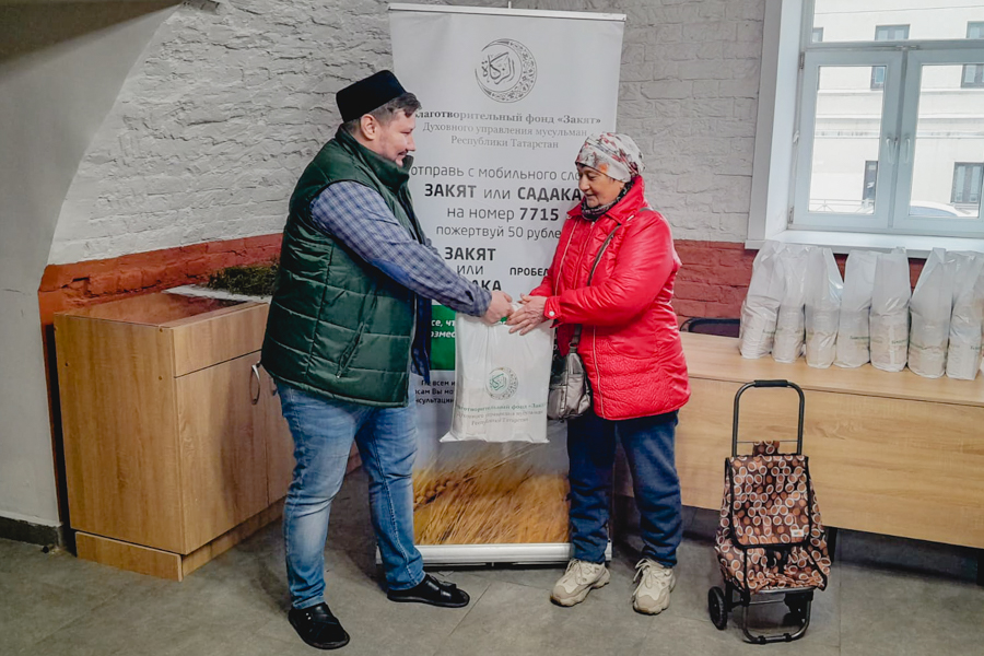 Малоимущим казанским семьям передали продовольственную помощь