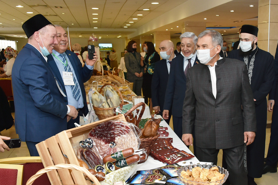Муфтий принял участие в пленарном заседании IX всероссийского схода предпринимателей татарских сел