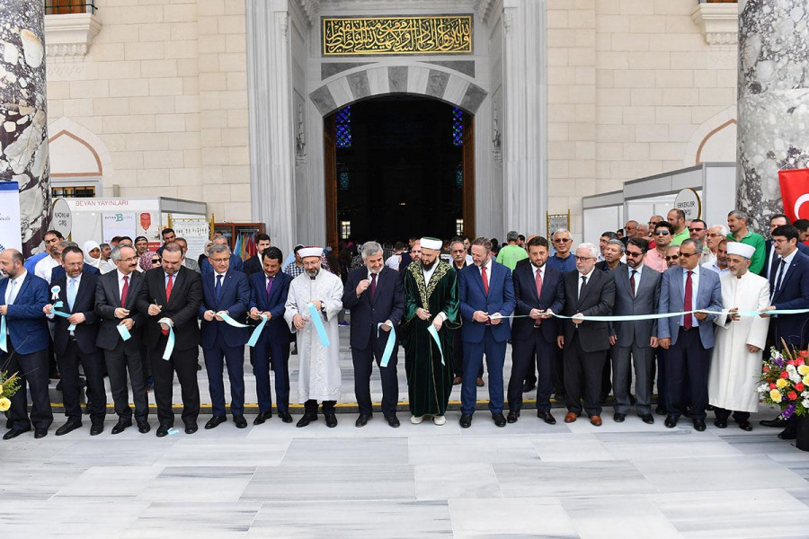 Муфтий РТ в Стамбуле открыл книжную выставку, переговорил с имамом новой крупнейшей мечети Турции и встретился с татарстанскими шакирдами