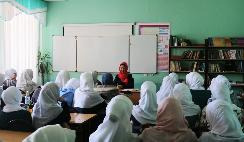 Отдел по делам молодежи ДУМ РТ провел семинар в женском отделении Альметьевского Исламского медресе