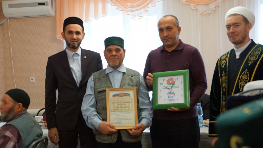 Имамы Азнакаевского района встретились с главой района и казыем