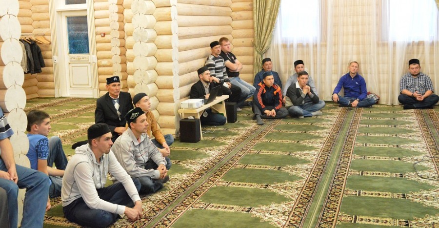 В рамках месячника «Экстремизму – нет!» в мечети «Энилэр» состоялась научная беседа