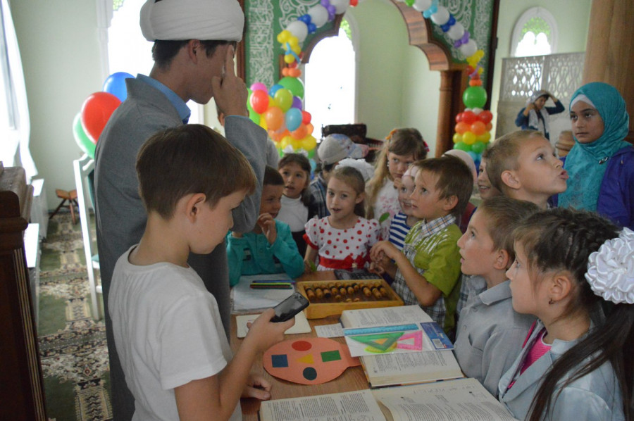 Акция "Помоги собраться в школу" прошла в Чистополе