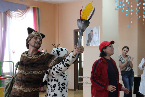 Детям с ограниченными возможностями показали спектакль «Приключения Ак Барса»