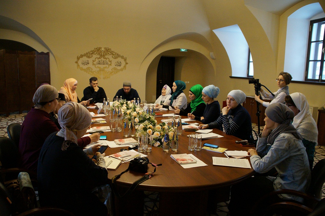 В Галиевской мечети обсудили роль современной мусульманки в семье и умме