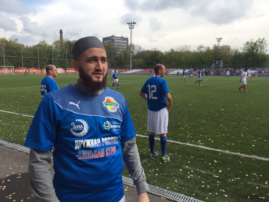 Муфтий Татарстана принял участие в межконфессиональном футбольном матче в Москве