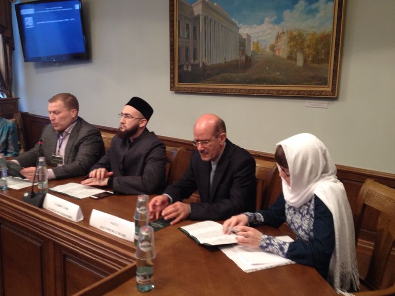 Муфтий Татарстана в КФУ принял участие на круглом столе по исламским финансам