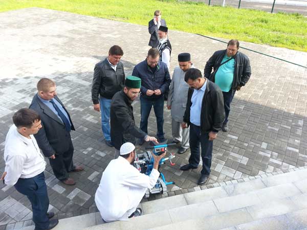 Мечети «Гаиля» подарили аппарат для подъема инвалидов колясочников