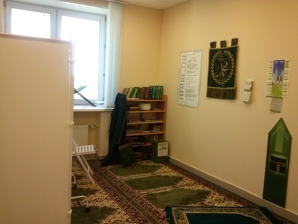 Молельную комнату РКБ укомплектовали мусульманскими книгами, выпущенными ДУМ РТ