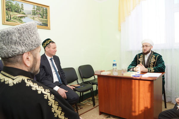 Муфтий Татарстана совершил рабочую поездку в Муслюмовский район