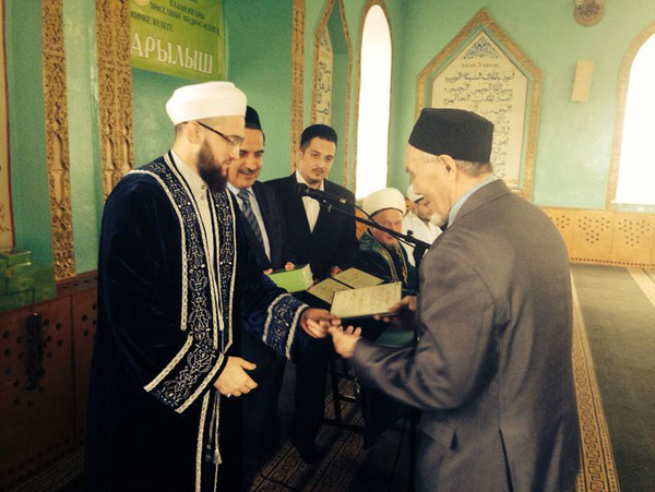 Муфтий Татарстана вручил дипломы выпускникам вечернего отделения медресе в Балтасях