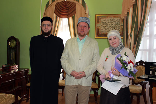 Муфтий Татарстана наградил медалью Малику Гельмутдинову
